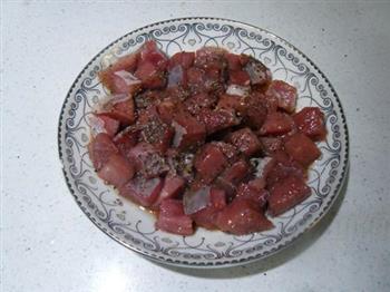 火龙果黑椒牛肉粒的做法图解2