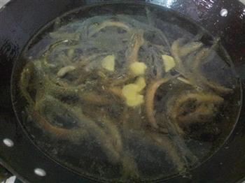 蛋皮泥鳅汤的做法图解6