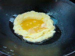 鸡蛋炒南瓜花的做法步骤5