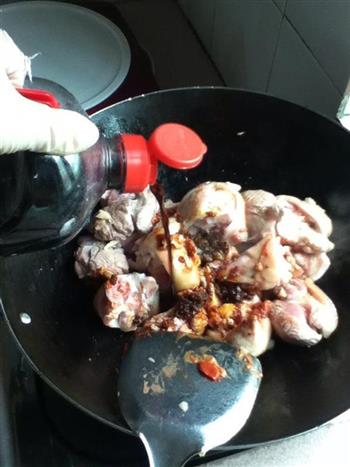 香菇红烧猪脚的做法步骤3