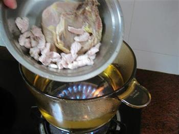 百合煲淮山鸡汤的做法步骤4
