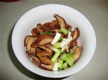 鲍汁香菇豆腐煲的做法图解3