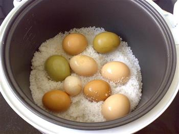 盐焗土鸡蛋的做法图解3