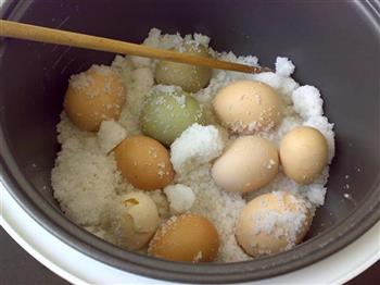 盐焗土鸡蛋的做法图解6
