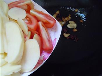 土豆西红柿炖牛腩的做法图解6