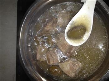 青橄榄排骨汤的做法步骤4