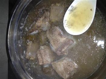 青橄榄排骨汤的做法步骤5