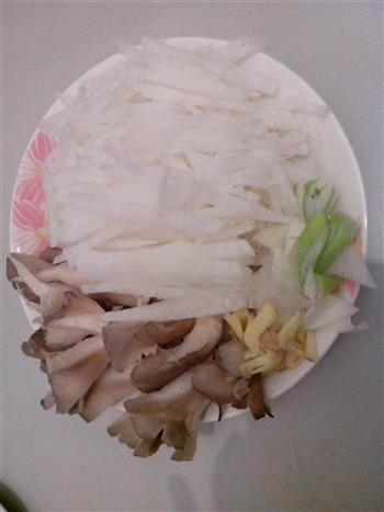 白萝卜丝蘑菇丸子汤的做法步骤1