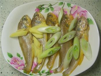 香煎黄花鱼的做法步骤2