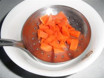 黄瓜拌杏仁的做法图解3