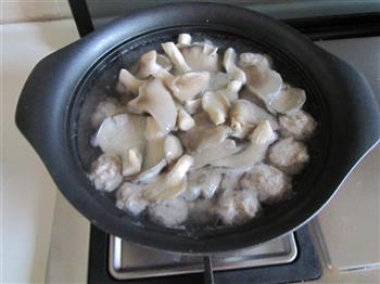 菠菜蘑菇汆丸汤的做法步骤7