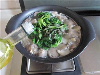 菠菜蘑菇汆丸汤的做法步骤9