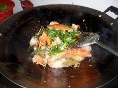 姜葱炒肉蟹的做法步骤10