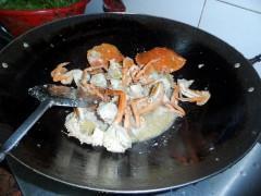 姜葱炒肉蟹的做法图解7