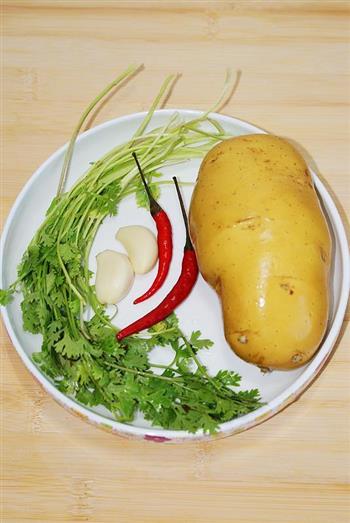 土豆青口鲜汤的做法图解2