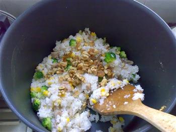 核桃鸡肉糯米饭的做法步骤10