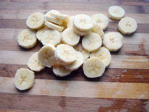 香蕉百合银耳汤的做法步骤4