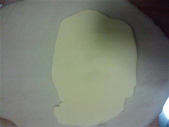 奶黄牛角包的做法图解3