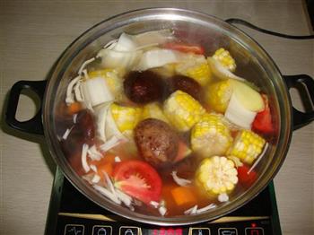 蔬菜海鲜涮涮锅的做法图解2