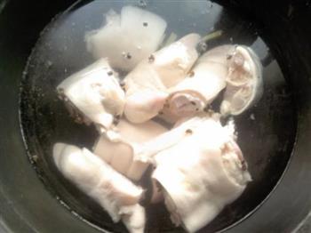 黄豆猪蹄美容汤的做法步骤2