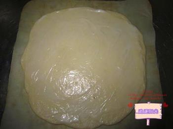 沙拉肉松花朵面包的做法步骤5