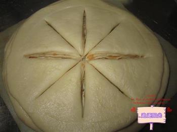 沙拉肉松花朵面包的做法步骤8