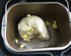 肉松沙拉面包的做法步骤3