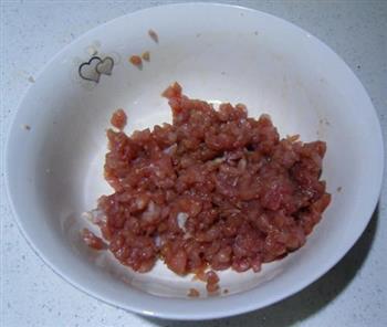 酸豆角炒肉末的做法步骤1