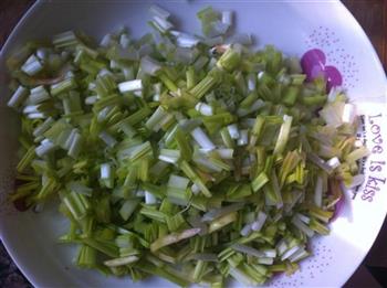 蒜黄花生疙瘩汤的做法图解2