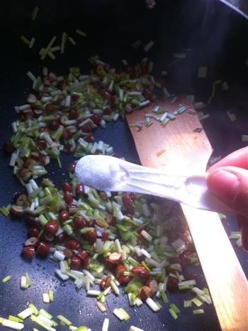 蒜黄花生疙瘩汤的做法步骤6