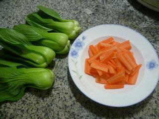 胡萝卜炒青菜的做法图解1