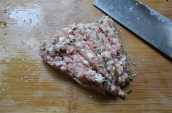 猪肉豆角锅贴的做法步骤3