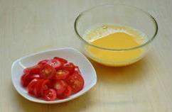 奶香番茄炒蛋的做法步骤2