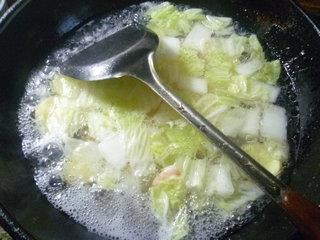 虾仁大白菜豆腐汤的做法步骤7