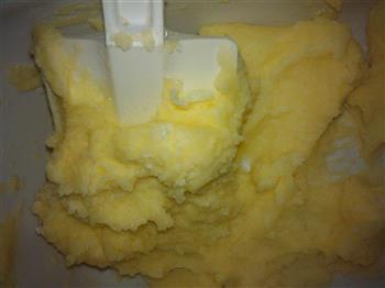 奶油霜裱花蛋糕的做法图解2