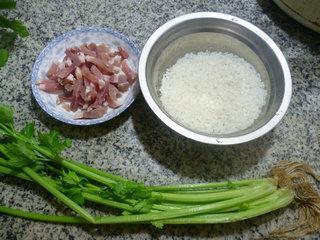 芹菜咸肉大米粥的做法步骤1
