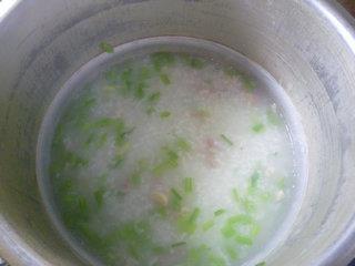 芹菜咸肉大米粥的做法步骤9