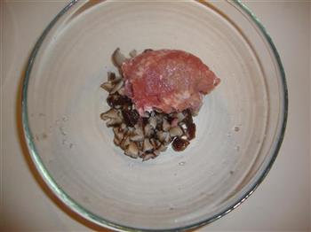 香菇肉丸汤的做法图解2