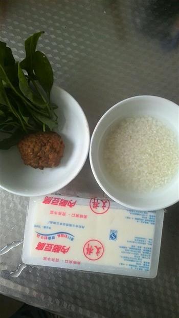 菠菜豆腐肉末粥的做法步骤1