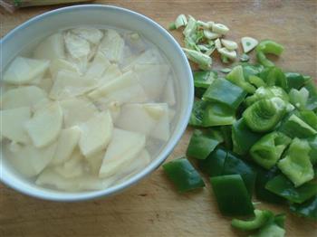 青椒土豆片的做法步骤2