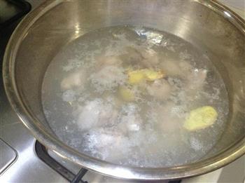 芸豆莲藕玉米排骨汤的做法步骤1