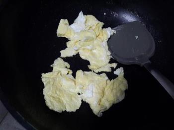 蒜黄炒鸡蛋的做法图解3