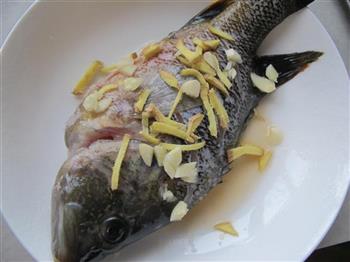葱油太阳鱼的做法步骤5