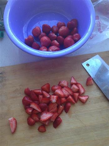 草莓酱的做法步骤1