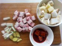 杏鲍菇土豆红烧肉的做法步骤2