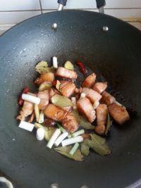 杏鲍菇土豆红烧肉的做法图解3