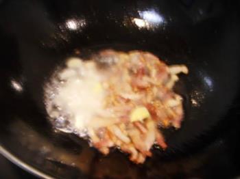 玉蕈芹菜炒肉的做法步骤2