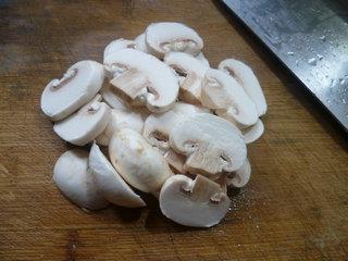 蘑菇炒青菜的做法步骤2