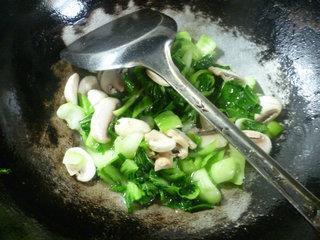 蘑菇炒青菜的做法步骤8