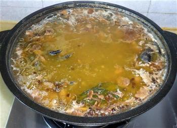 乳鸽乌鸡野生小黄菇煲汤的做法步骤13